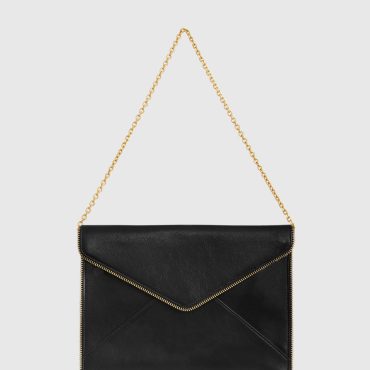 Leo Clutch With Chain Strap